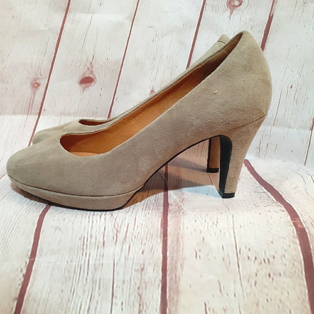 Clarks Indigo Taupe Suede Platform Pumps sz. 8M